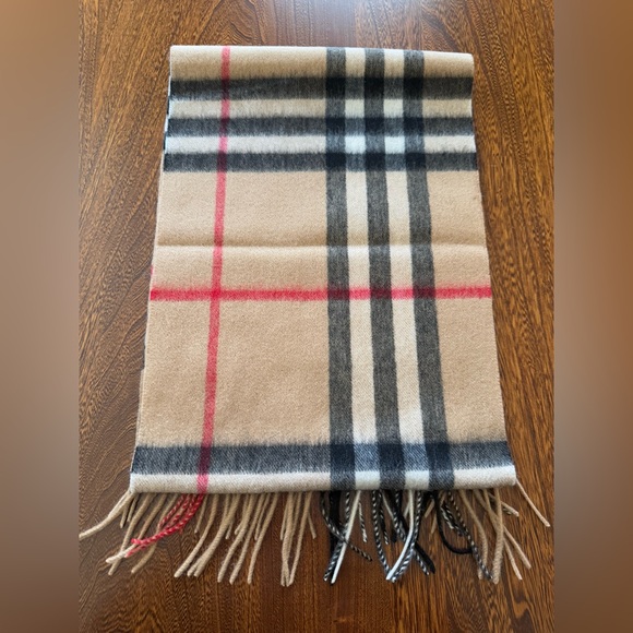 Burberry Cashmere Check Plaid Scarf NWOT - Picture 2 of 2